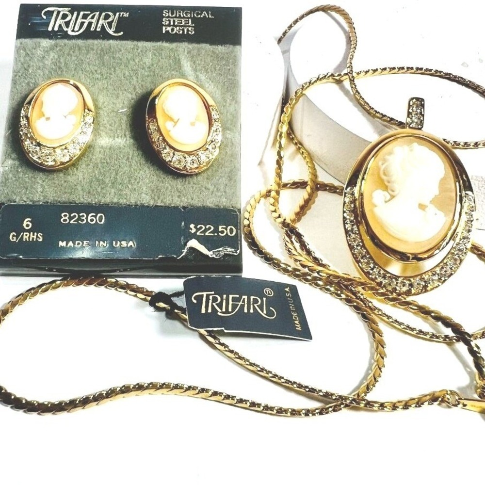 Trifari Cameo Rhinestone Necklace Earrings Set Gold‎ Tone